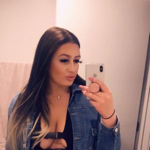 Meet your Posher, Tee